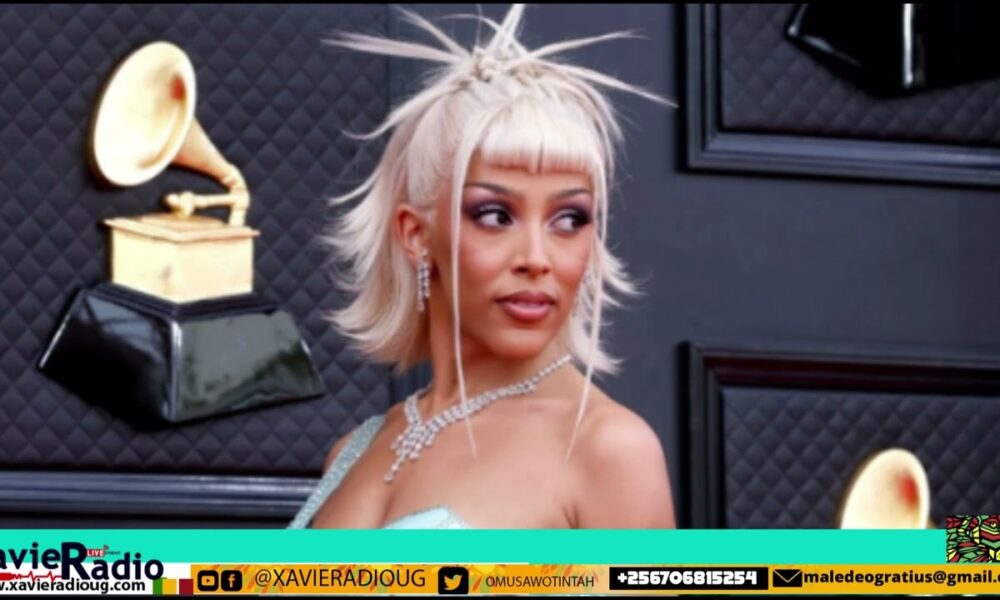 DOJA CAT TURNS HEADS WITH NEW BRALESS THIRST TRAP PICS