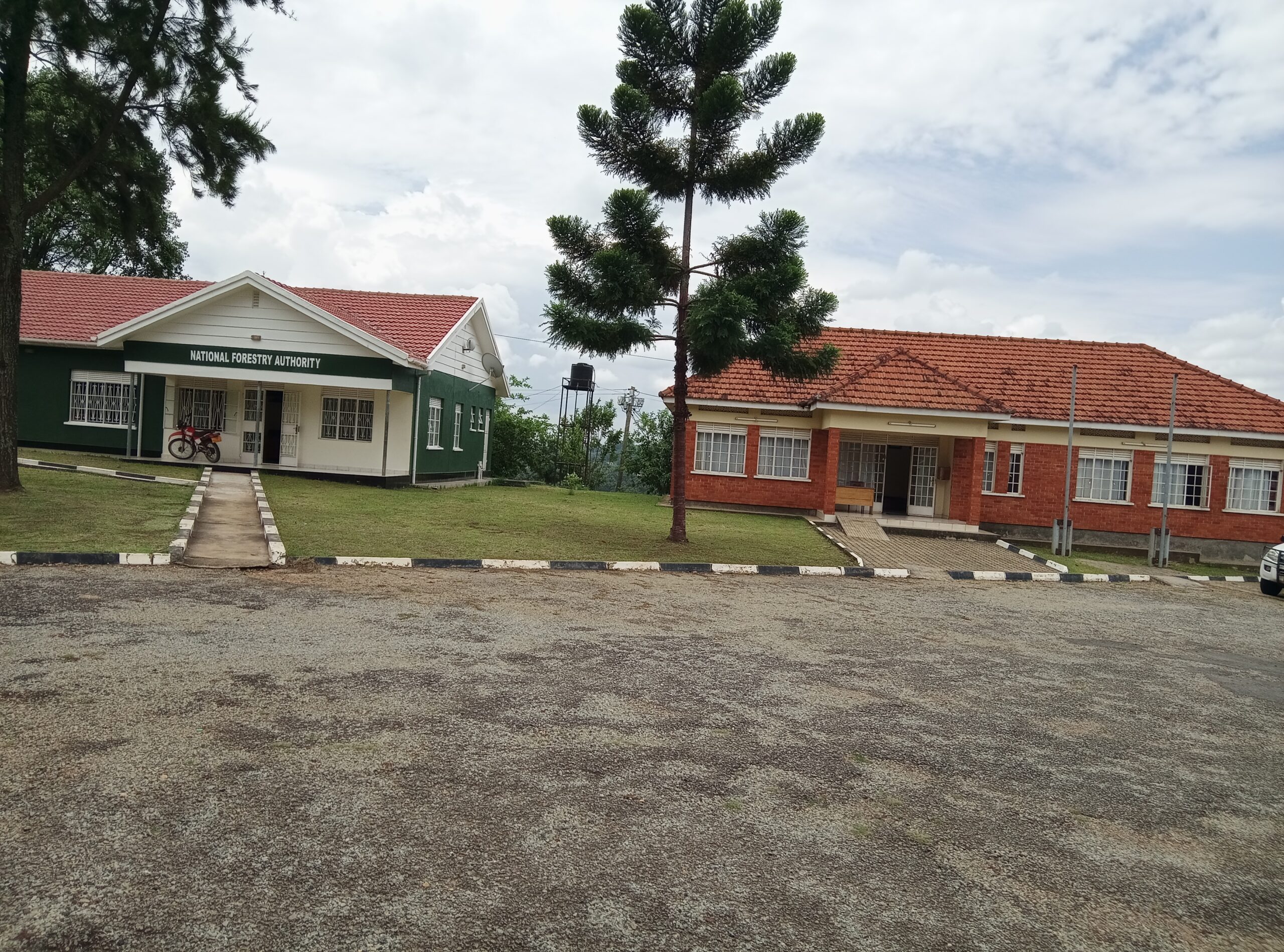 BUSHENYI HIGH COURT DELAYS HEARING OF LAND CASE OF 72 YEAR OLD MAN DEMANDING TO EVICT NFA AND DPP OFFICES, CALLS UPON PRESIDENT MUSEVENI TO INTERVENE