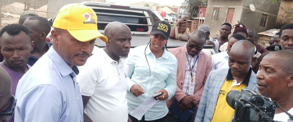 MBARARA MATOOKE MARKET CHAOS! Locals, Leaders Clash Over Land Grab — City Councilor in Hot Soup as RCC Storms Biharwe 