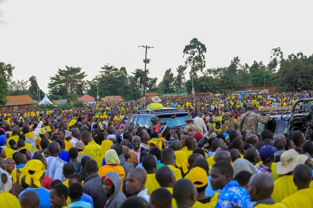 RACE FOR STATE HOUSE! In BULAMBULI, M7 assures landslide victims of safe resettlement