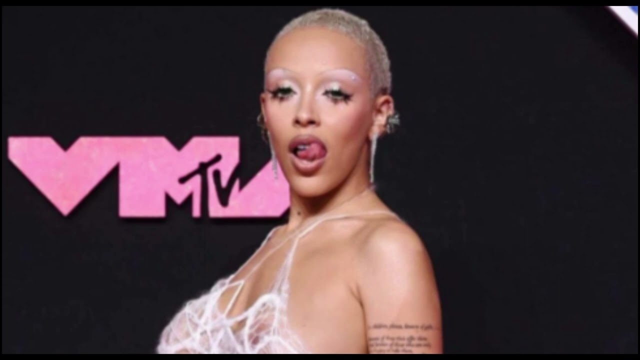 DOJA CAT LANDS IN HOT WATER AGAIN FOR SHIRT FEATURING ALLEGED FAR RIGHT COMEDIAN