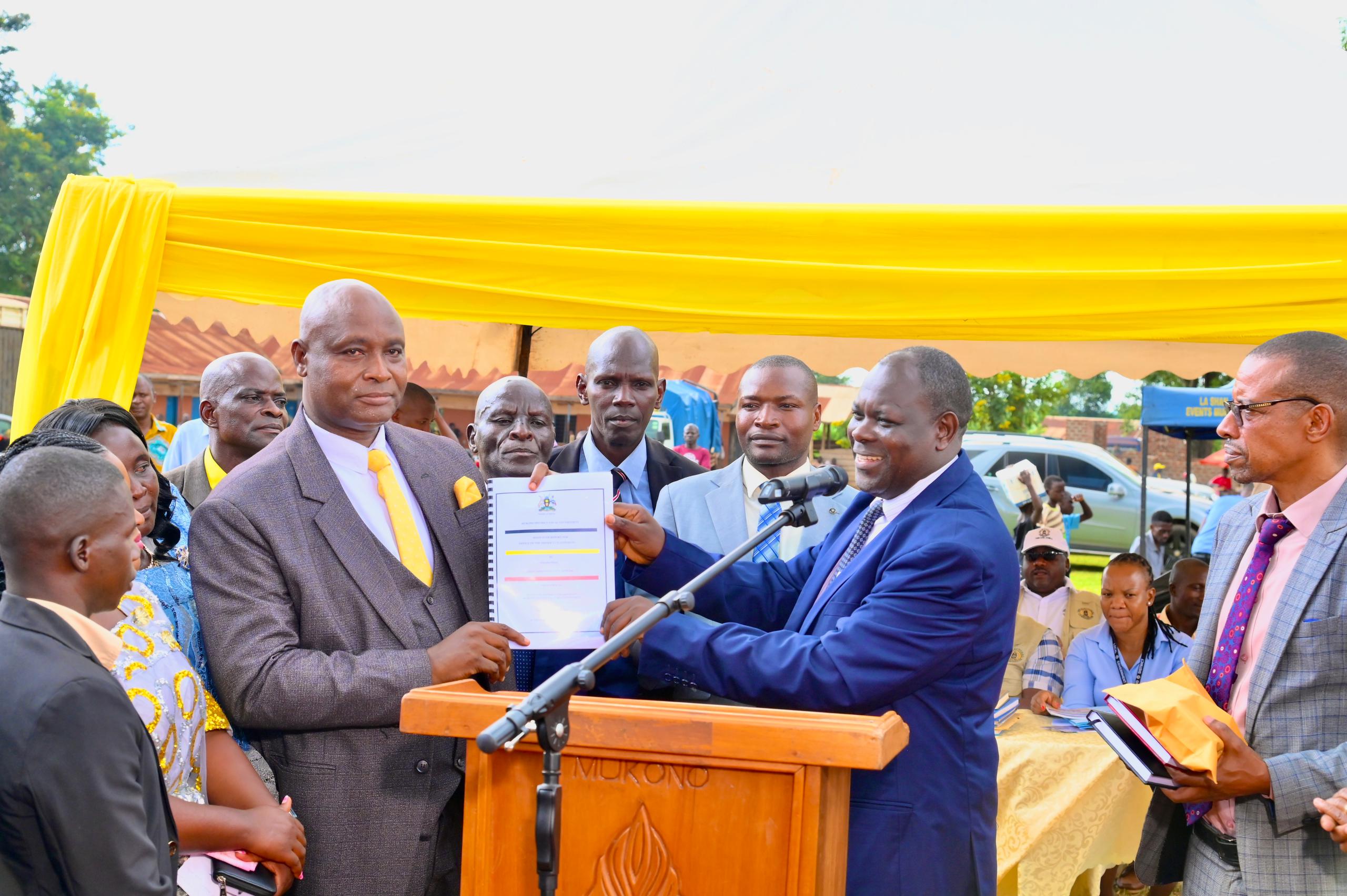 Mukono District Swears in New Leadership as Francis Lukooya Mukoome Assumes Office