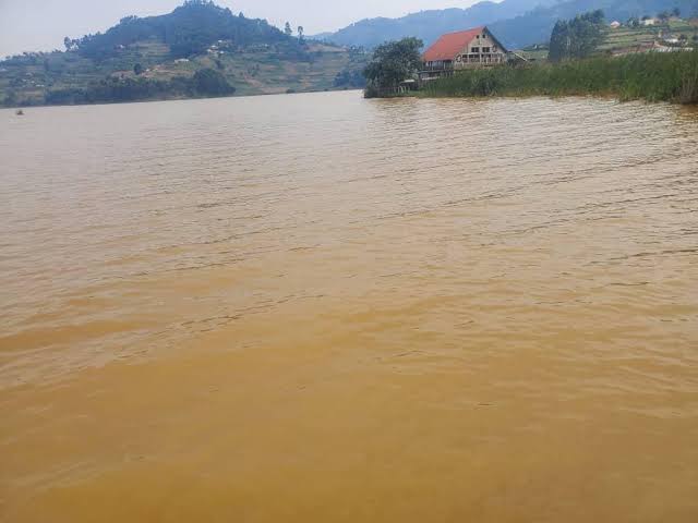 Specialists Investigate the change of water of Lake Bunyonyi in Kabale