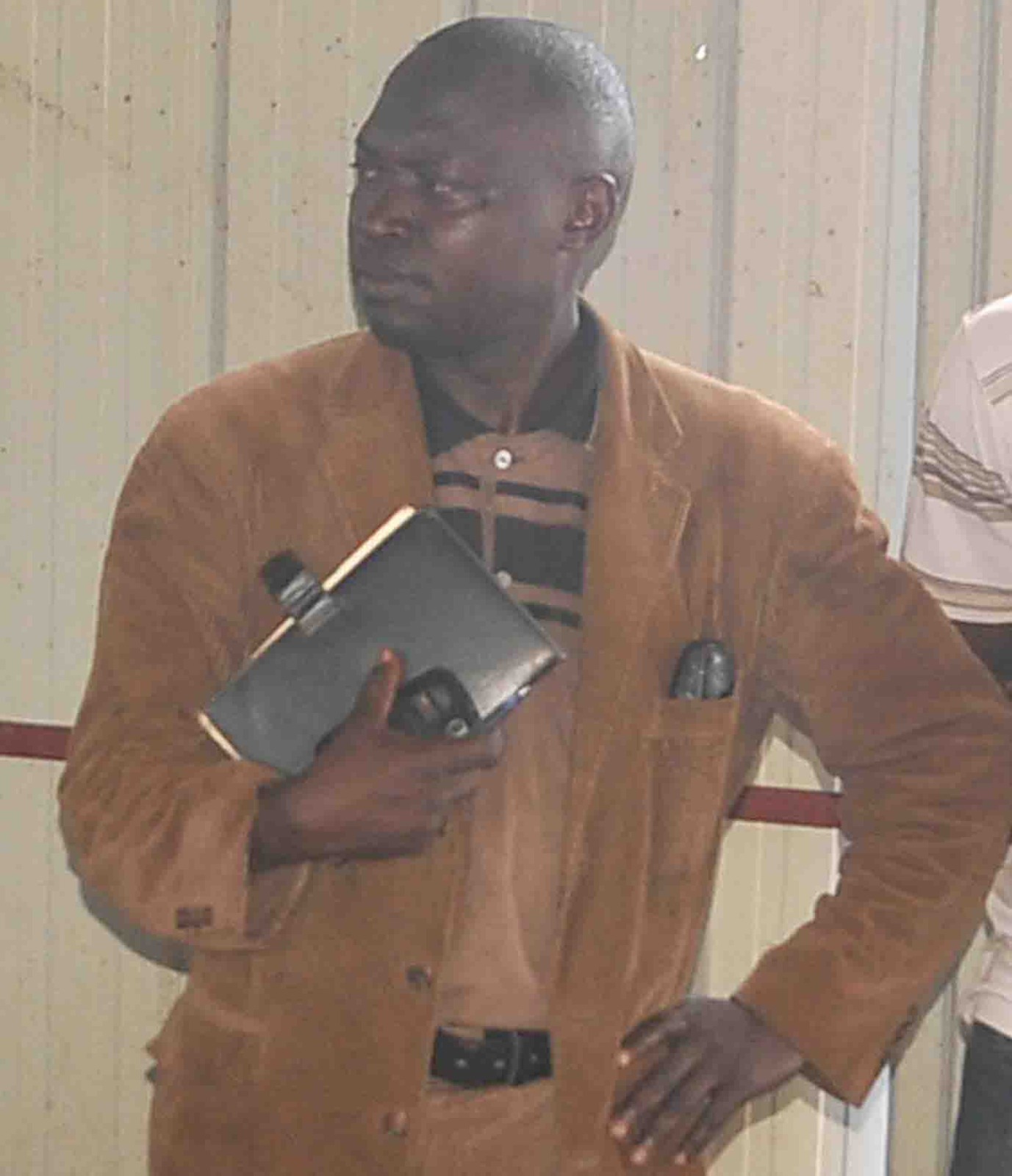 Eyali Town Clerk ne Bamugoba N'asigala Ng'abba Abantu Bamunoonya
