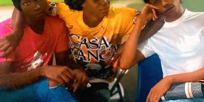 Non-binary and transgender young people, expelled from the Dominican Republic and welcomed at the premises of the Heritage for the Protection of Human Rights (HPDH) association in Ouanaminthe (Photo by @merlinjean)