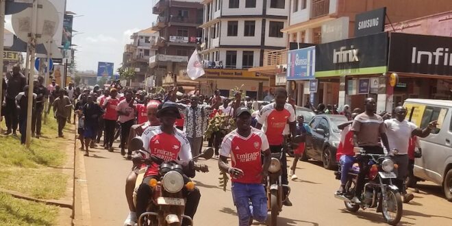 Arsenal fans procession causes five hour traffic jam in Jinja City