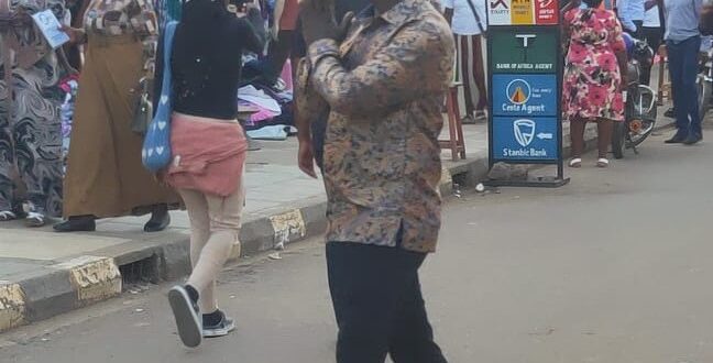 KABUNDAIRE MARKET CRACKDOWN: Mayor Bintamanya Orders Arrest Of Vendors Operating Outside Market