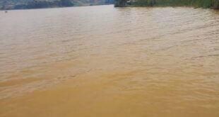 Specialists Investigate the change of water of Lake Bunyonyi in
