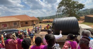 Sserunjogi donates 10,000-litre water tanks to church, mosque in Bukomansimbi