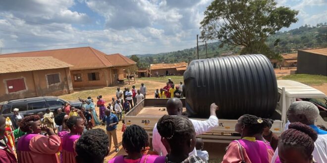 Sserunjogi donates 10,000-litre water tanks to church, mosque in Bukomansimbi